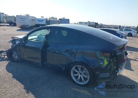 2024 Tesla Model Y из США, поврежденный, VIN 7SAYGDED1RF052031